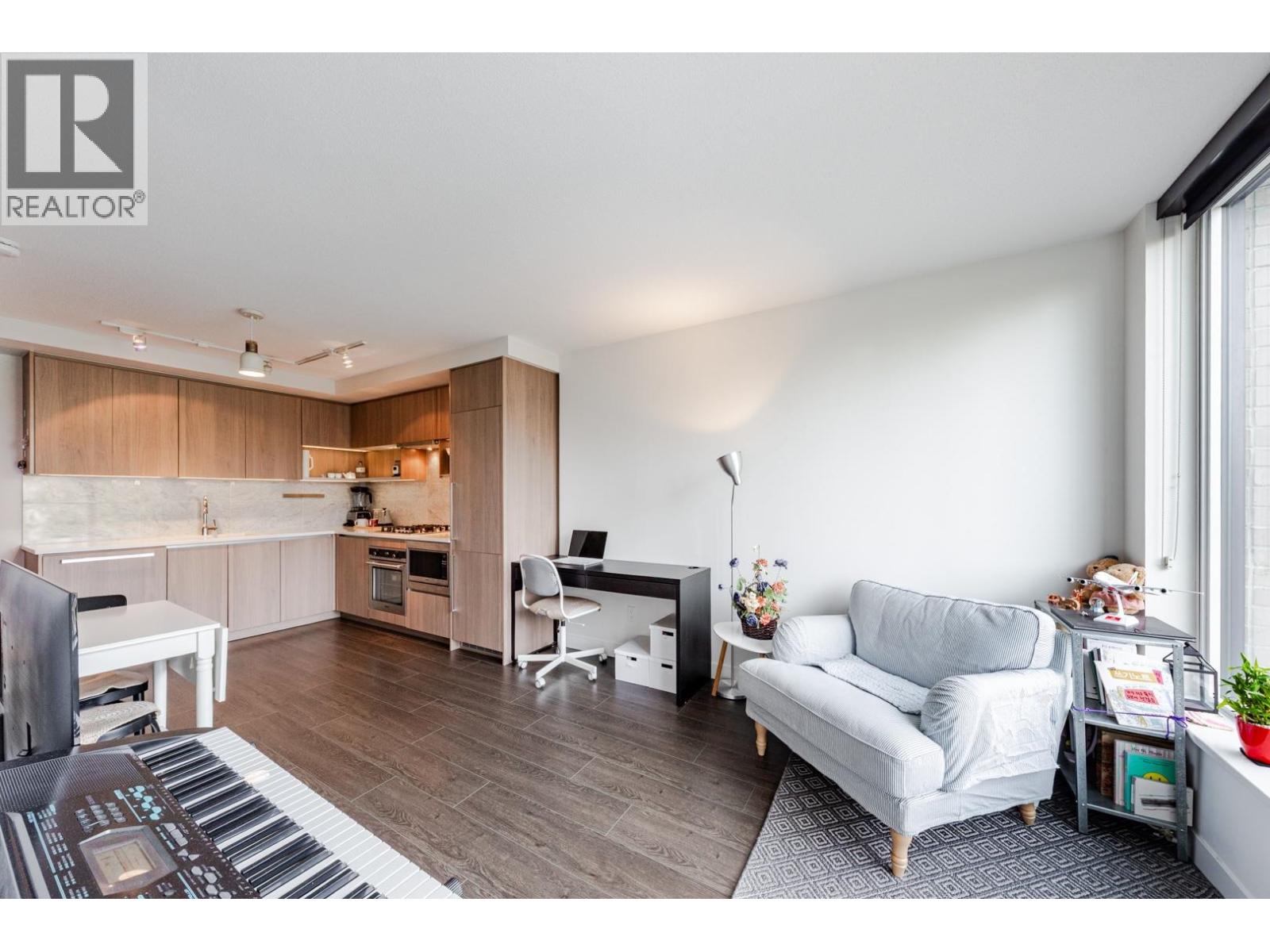 612 8988 PATTERSON ROAD