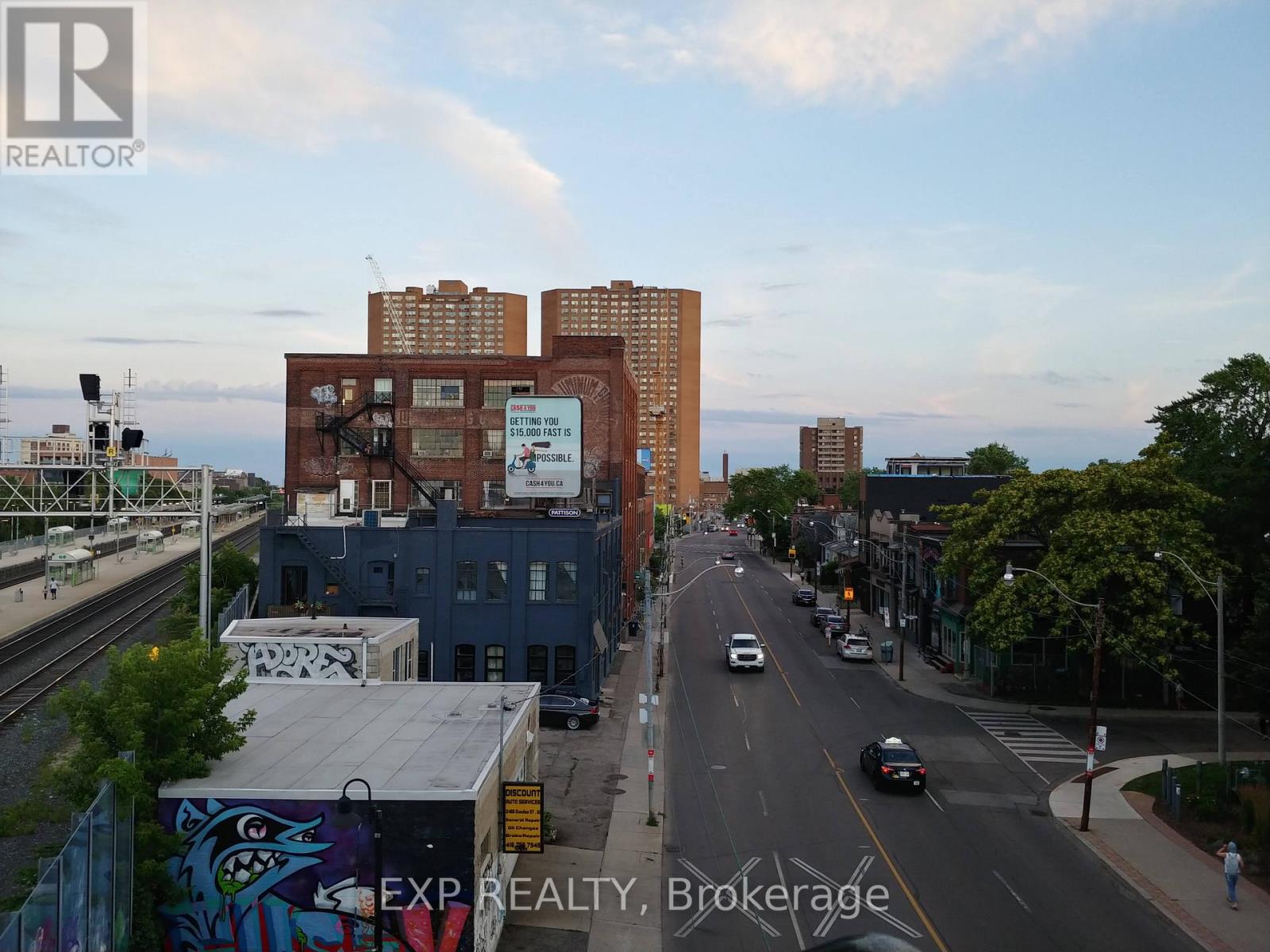 2480 DUNDAS STREET W