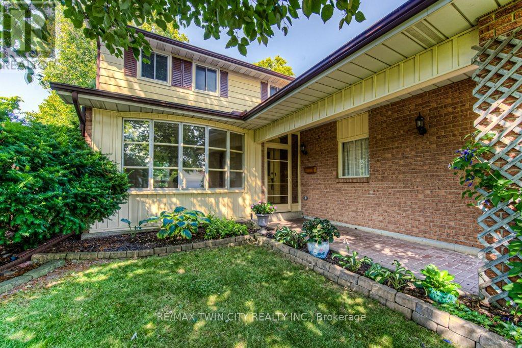 172 BROOKSIDE CRESCENT