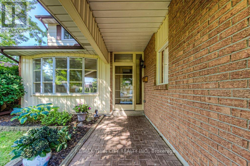 172 BROOKSIDE CRESCENT