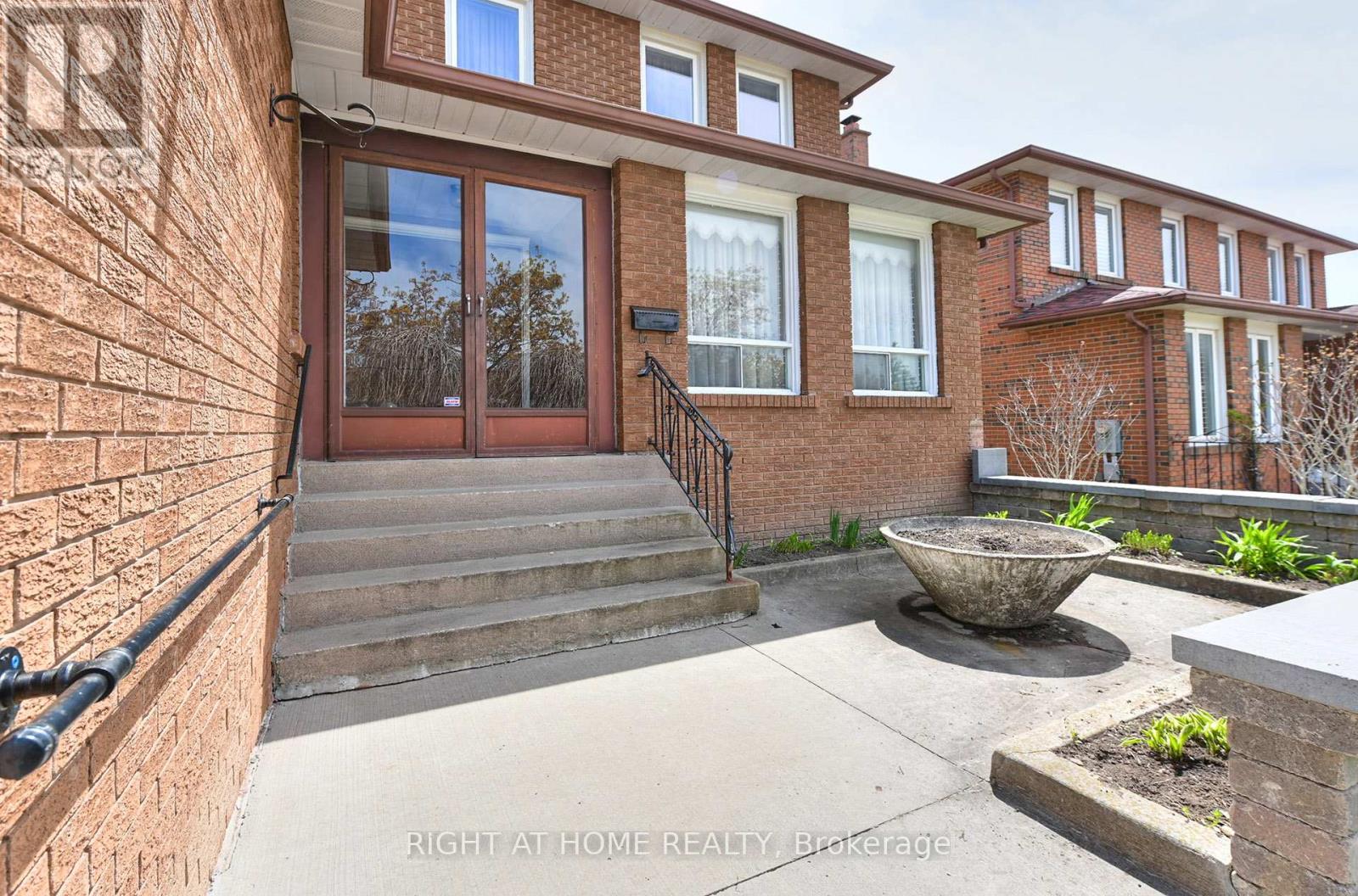 101 RAYMERVILLE DRIVE