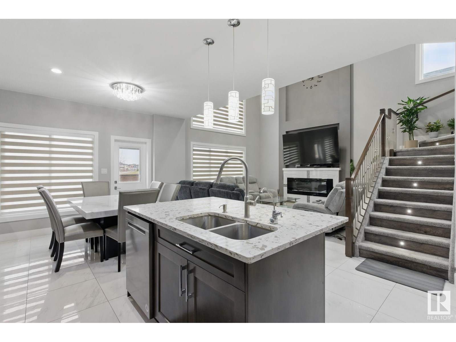 1412 25 ST NW