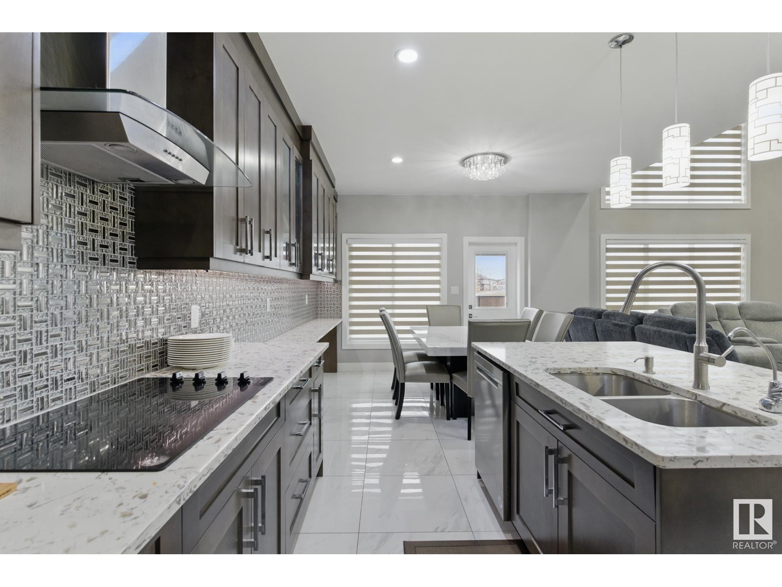 1412 25 ST NW