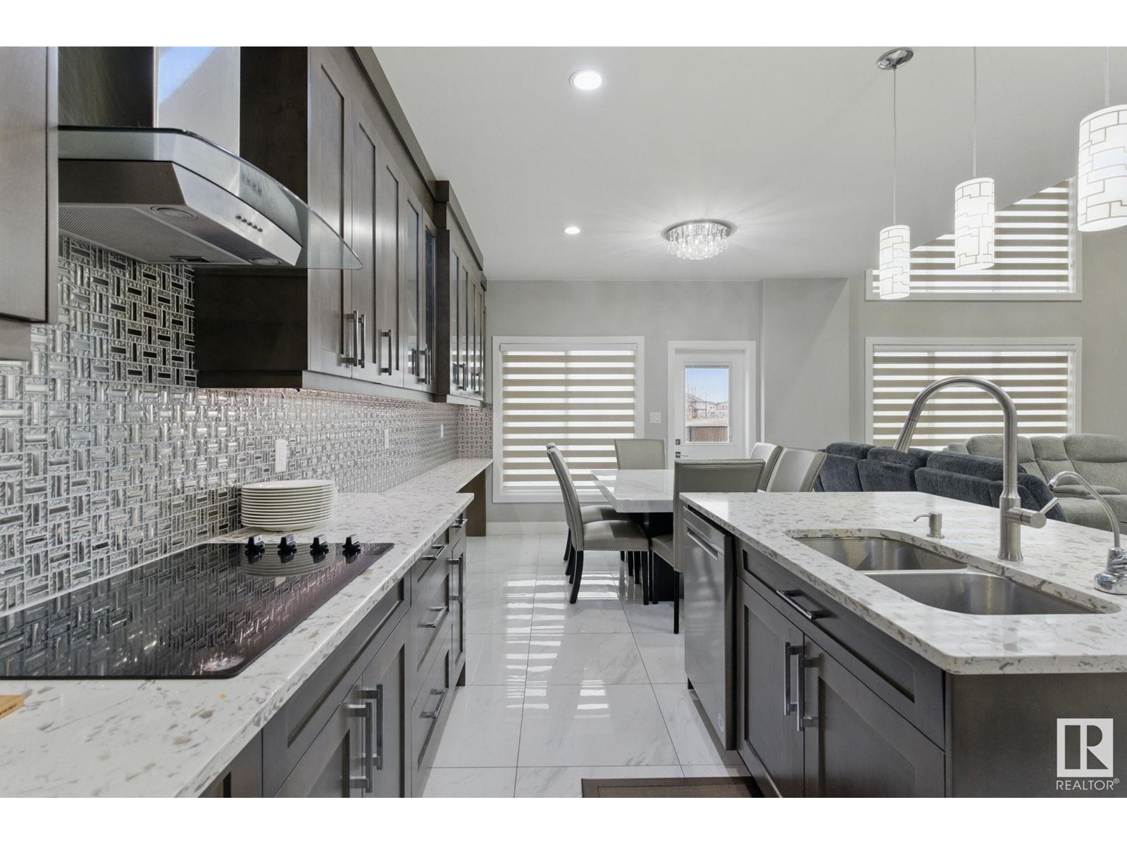 1412 25 ST NW