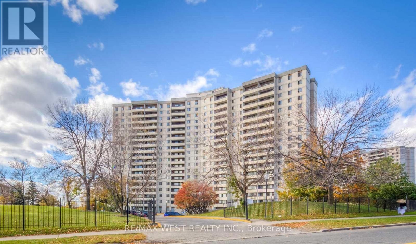 Photo 1 of 15 — 1510 - 5 SAN ROMANO WAY Unit 1510, Toronto (Black Creek), ON M3N2Y4