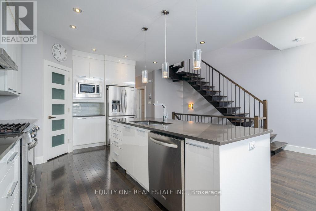 888 WOODROFFE AVENUE