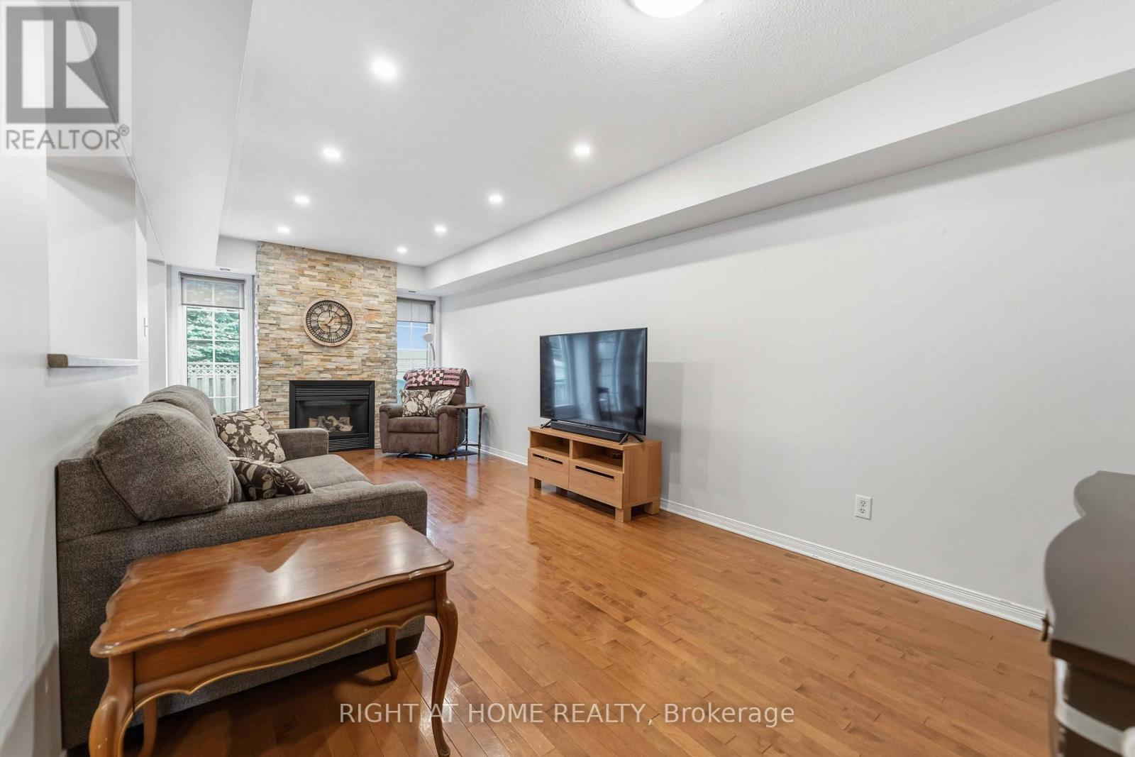 52 FIELDBERRY PRIVATE