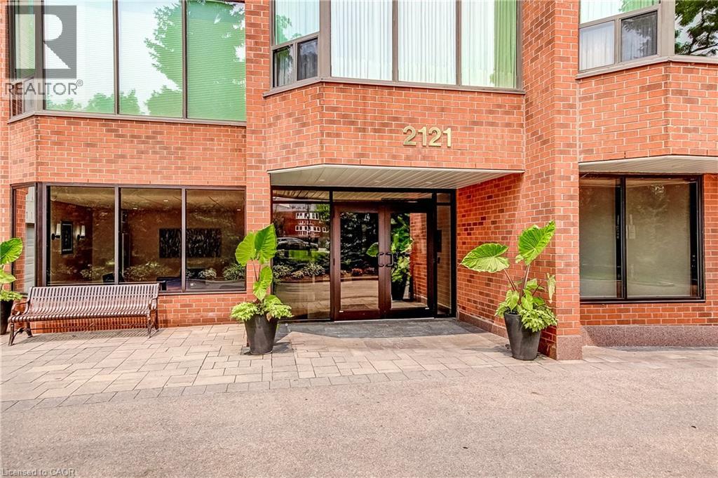 2121 LAKESHORE Road Unit# 501