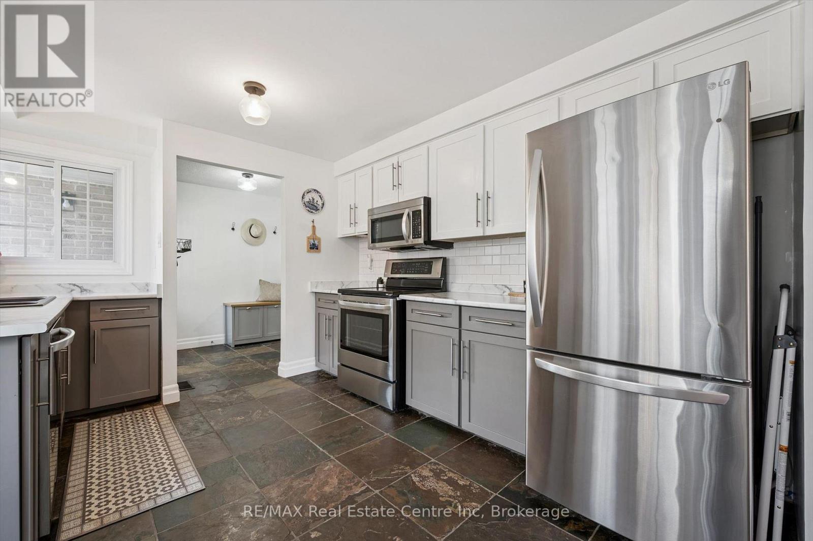 3 - 106 WOODLAWN ROAD E