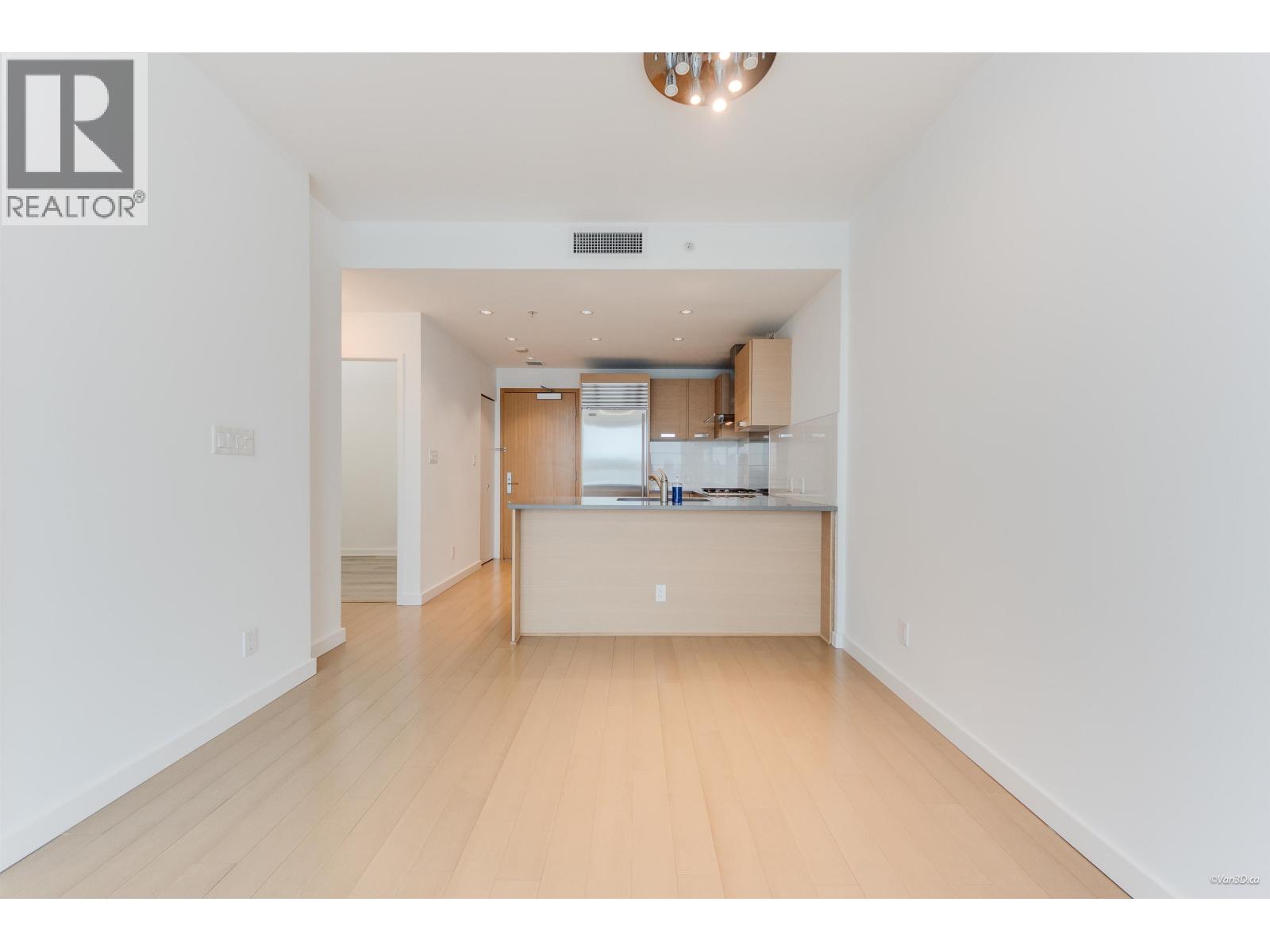 823 8080 CAMBIE ROAD