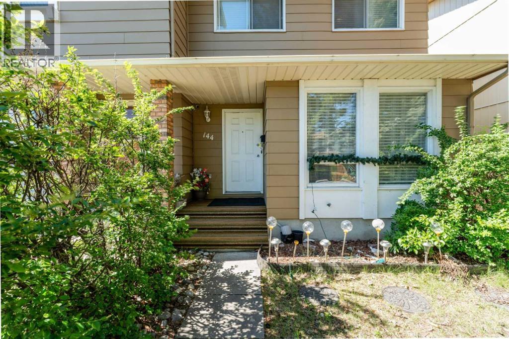 144 Midbend Place SE