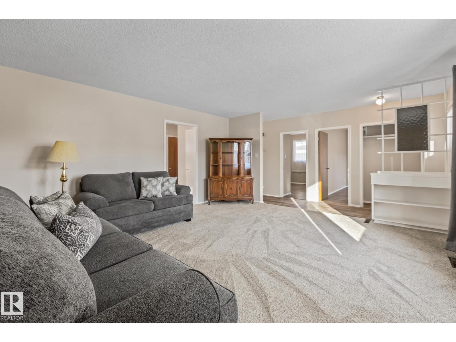 11926/11928 56 ST NW