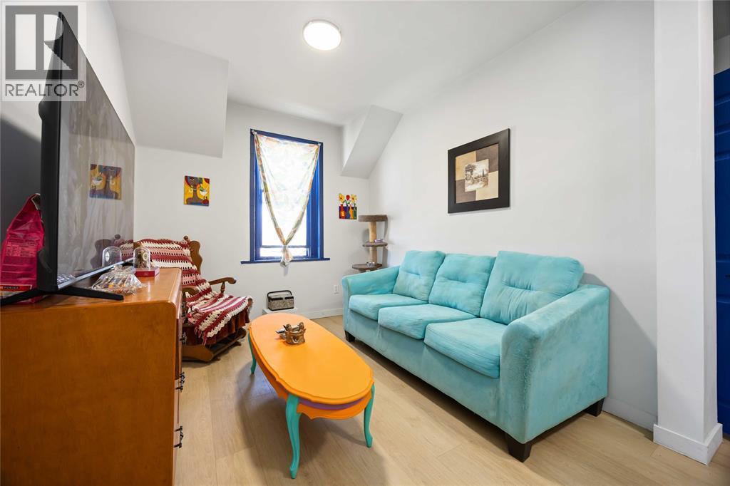 218-220 Mitton STREET South