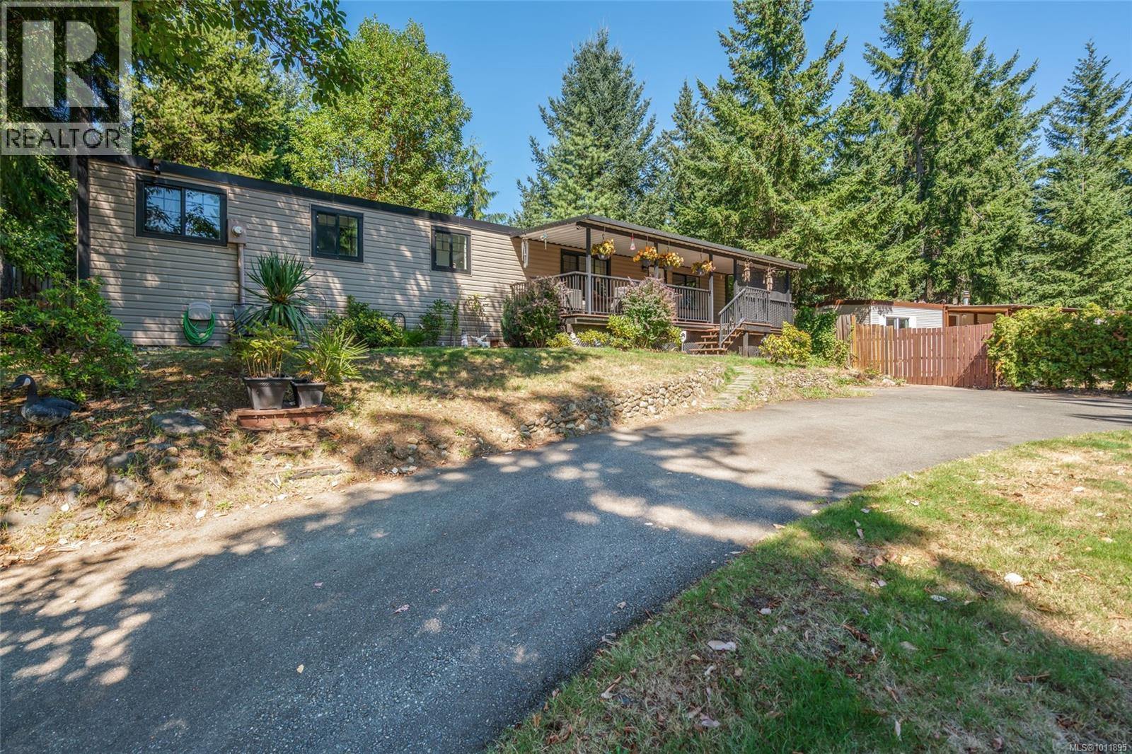 2365 Armstrong Cres