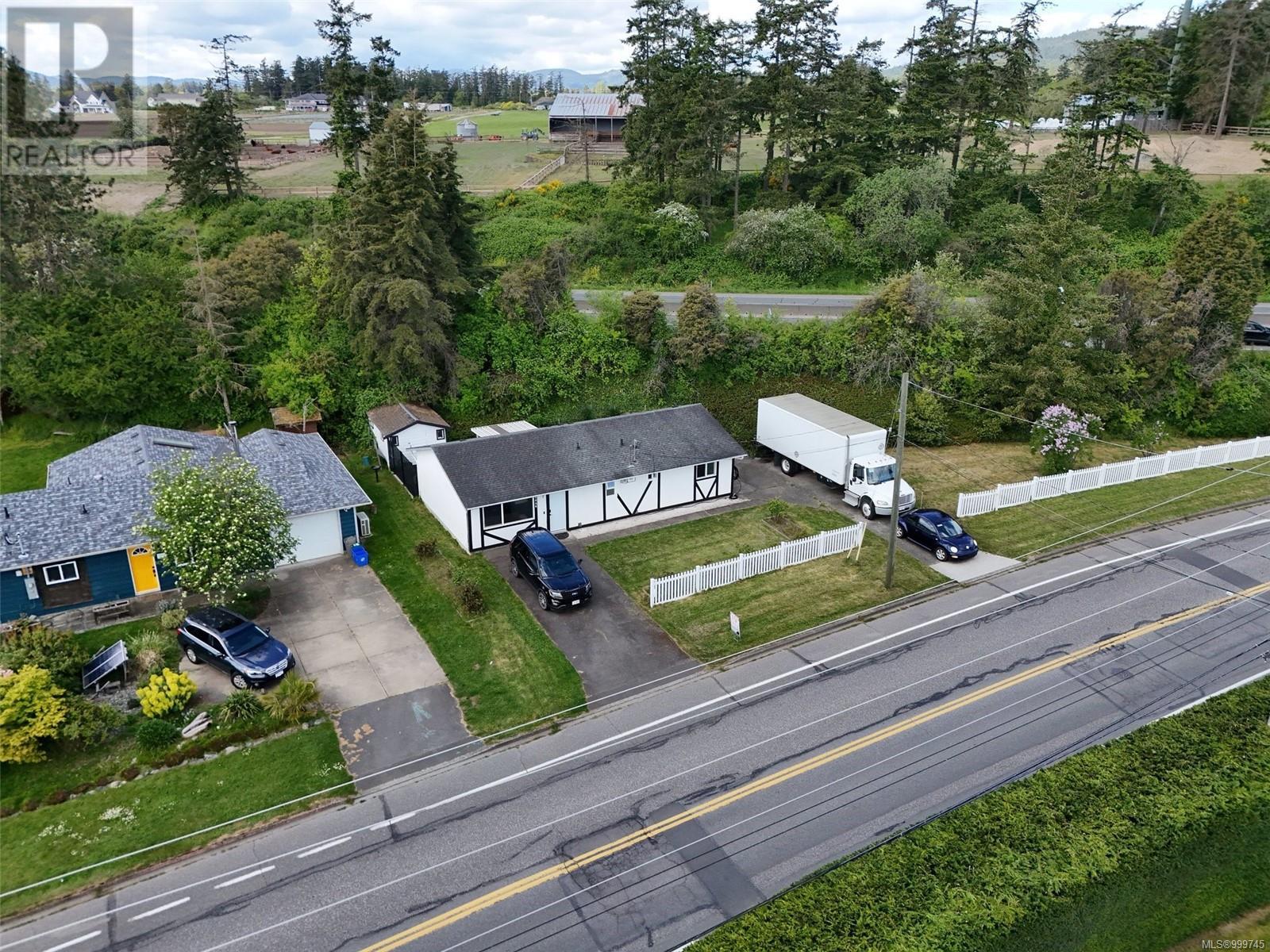 8046 Lochside