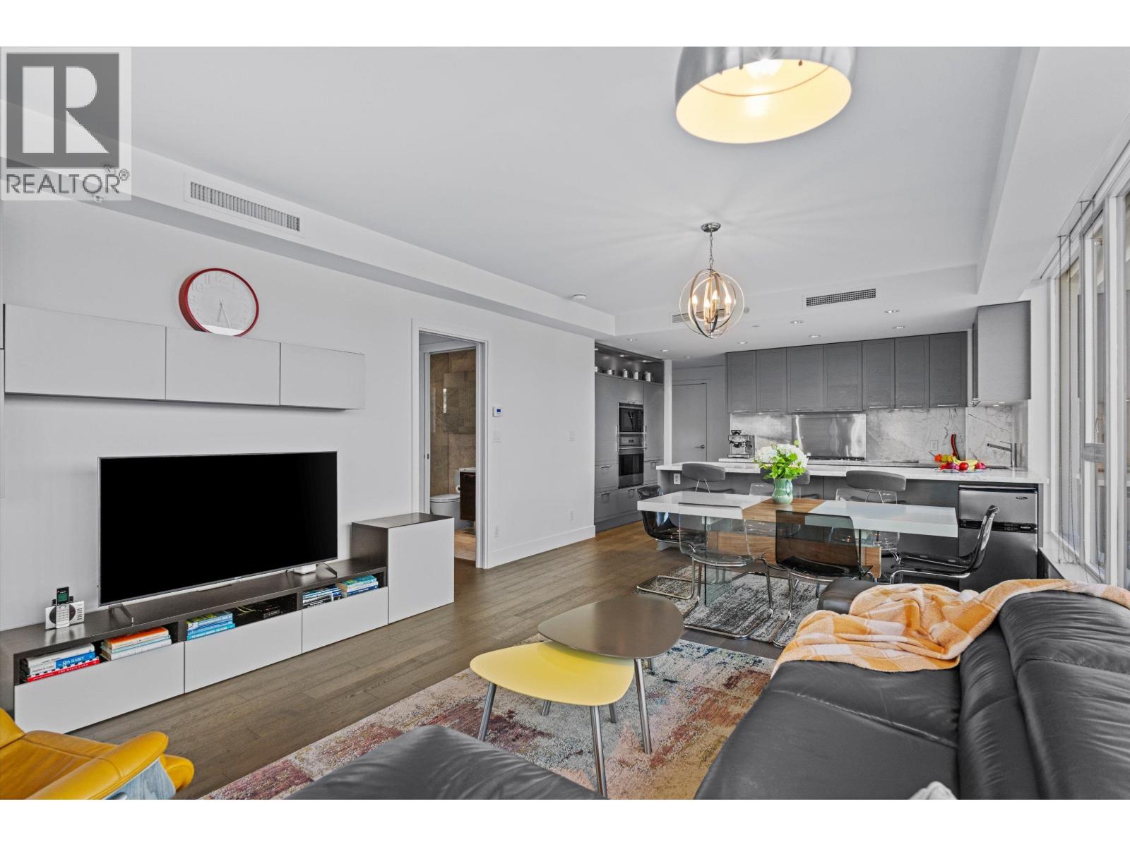 312 2118 W 15TH AVENUE