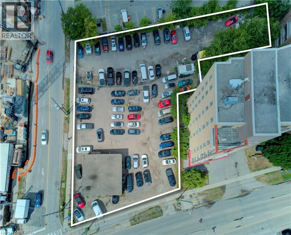 24-26 UNIVERSITY Avenue E