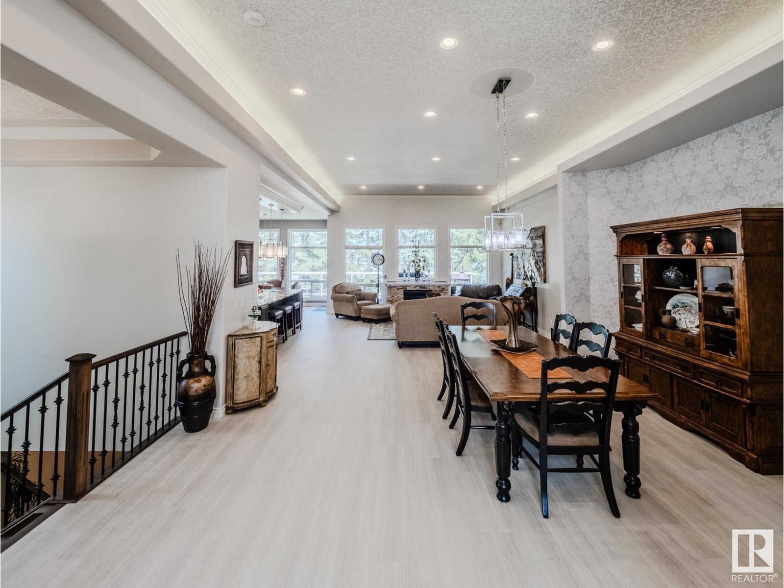 301 ESTATE DR