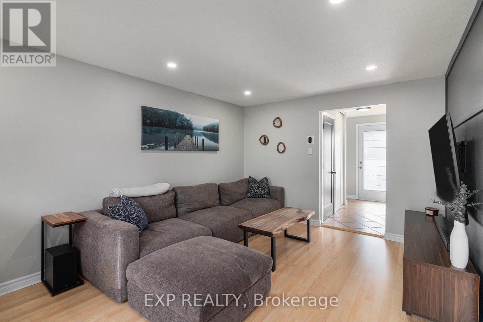 7804 JEANNE D'ARC BOULEVARD