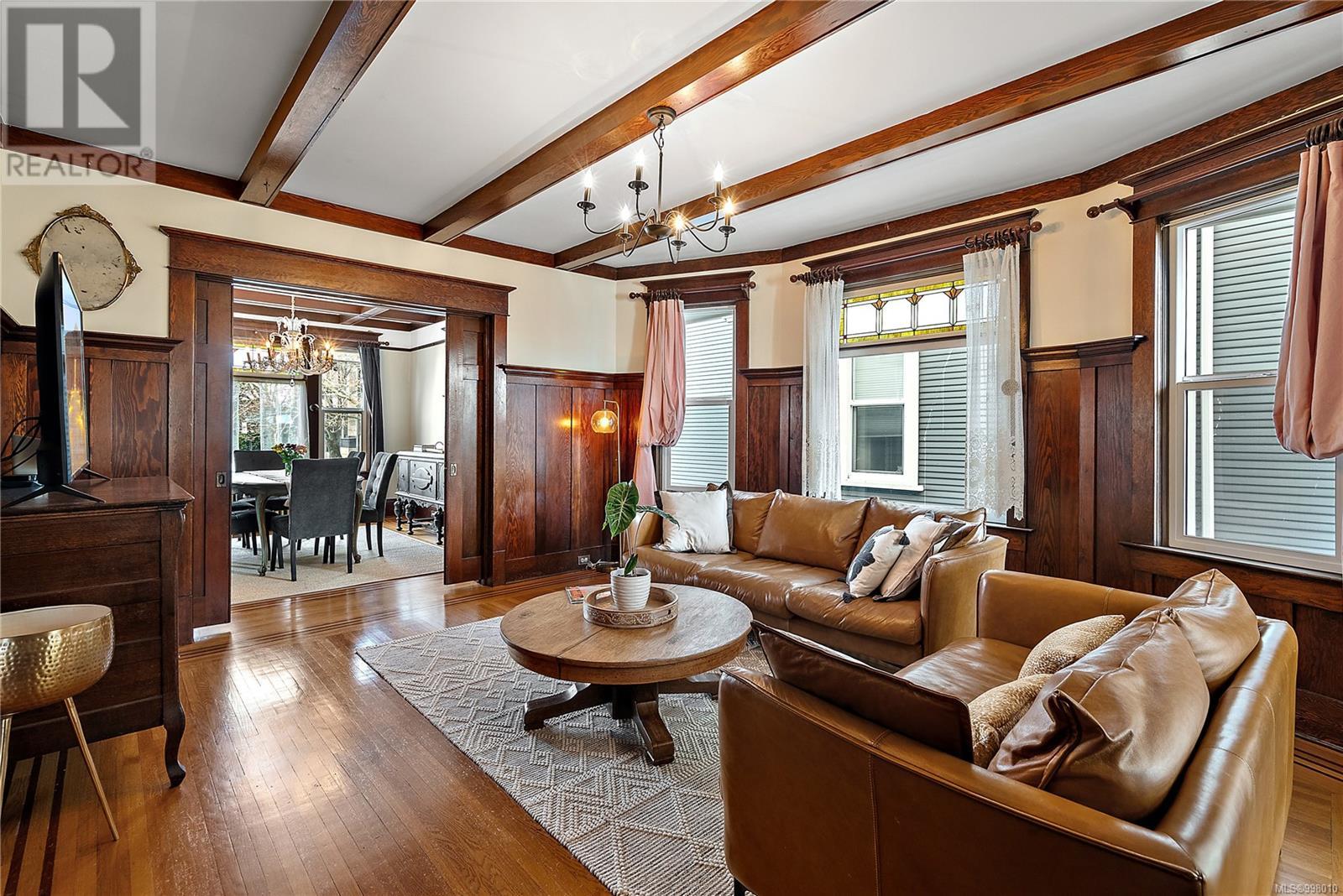 329 Simcoe St
