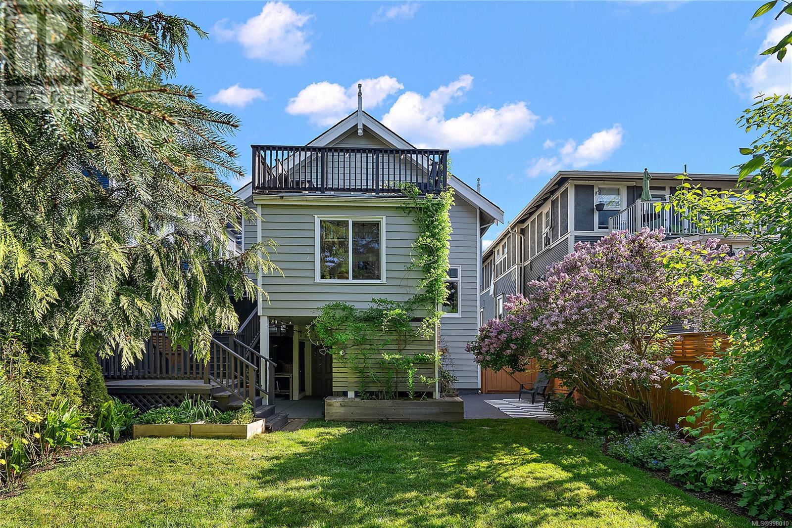 329 Simcoe St