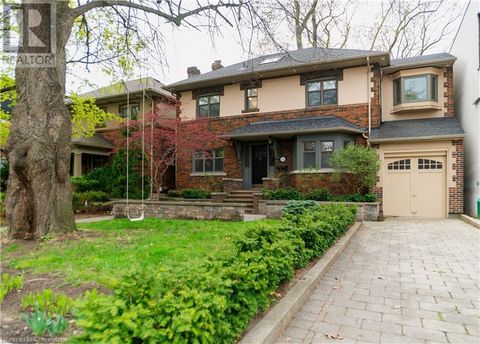 136 HUMBERCREST Boulevard Toronto ON M6S4L3