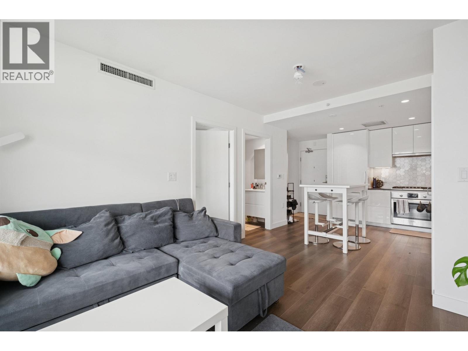 506 8121 CHESTER STREET