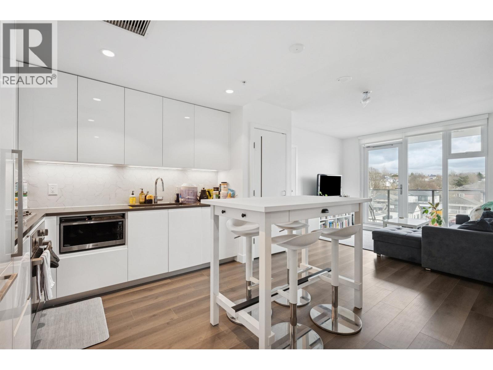 506 8121 CHESTER STREET