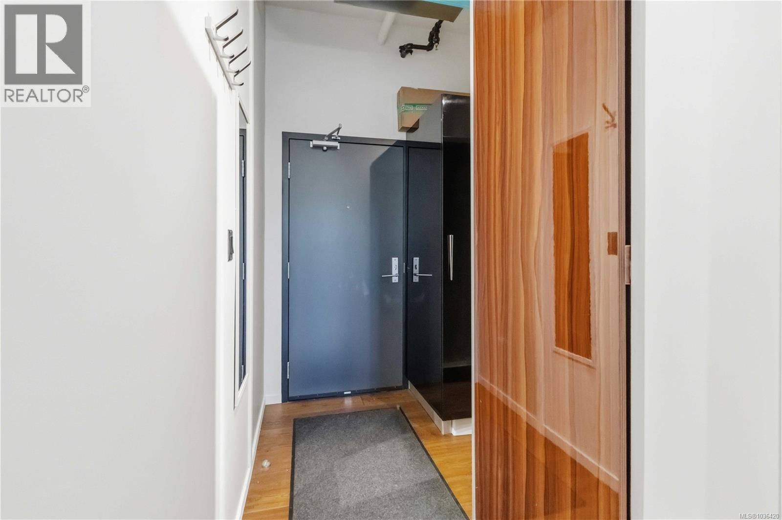 330 1029 View St