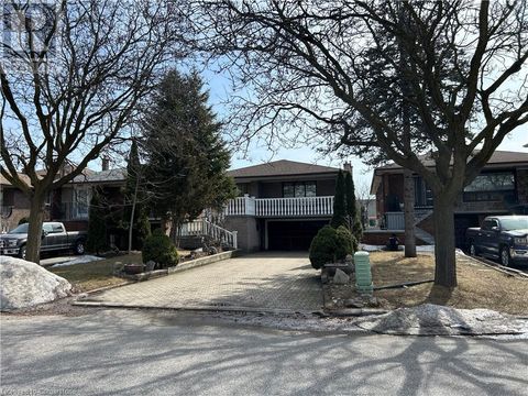 85 DOWNSVIEW Avenue North York ON M3M1E1