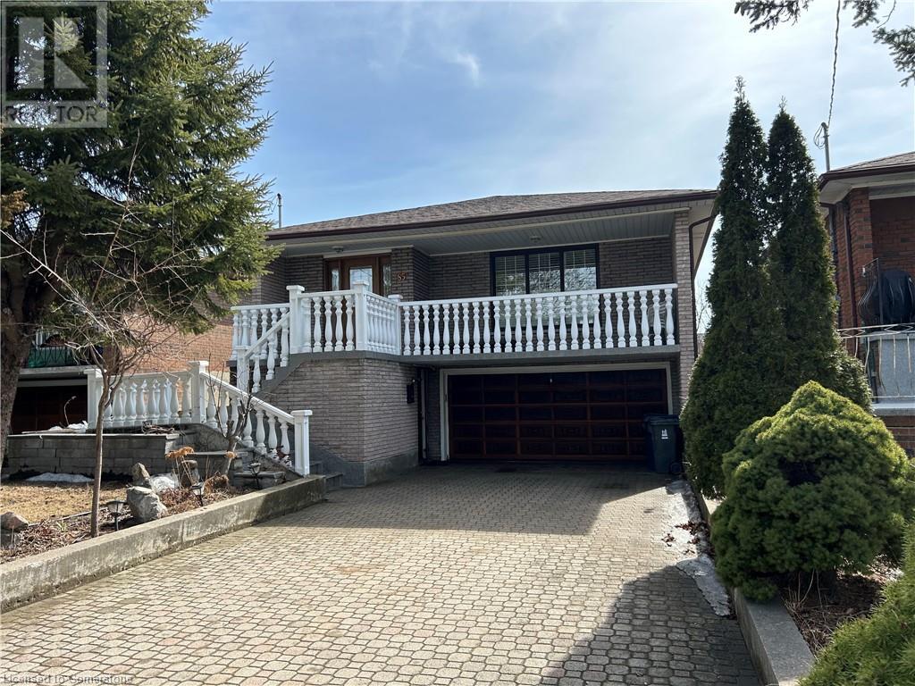 85 DOWNSVIEW Avenue