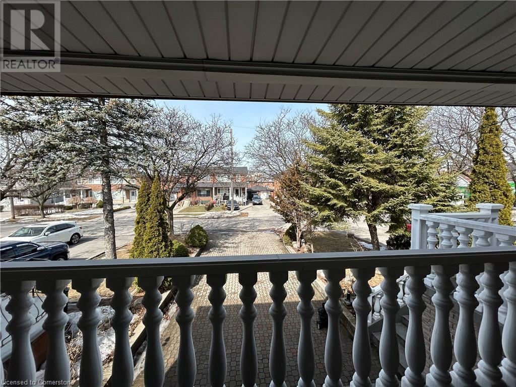 85 DOWNSVIEW Avenue