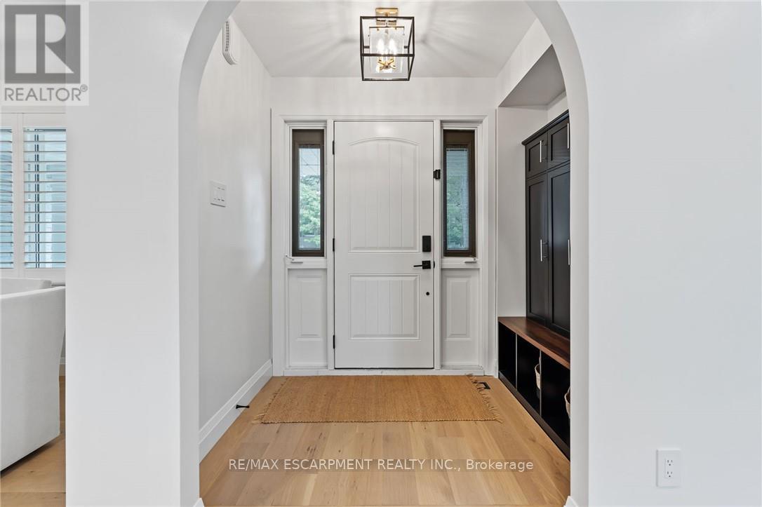 250 LINWOOD CRESCENT