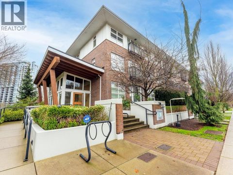 208 215 BROOKES STREET New Westminster BC V3M0G5