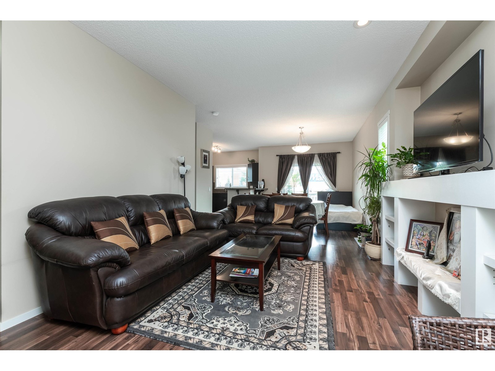 7526 ELLESMERE WY