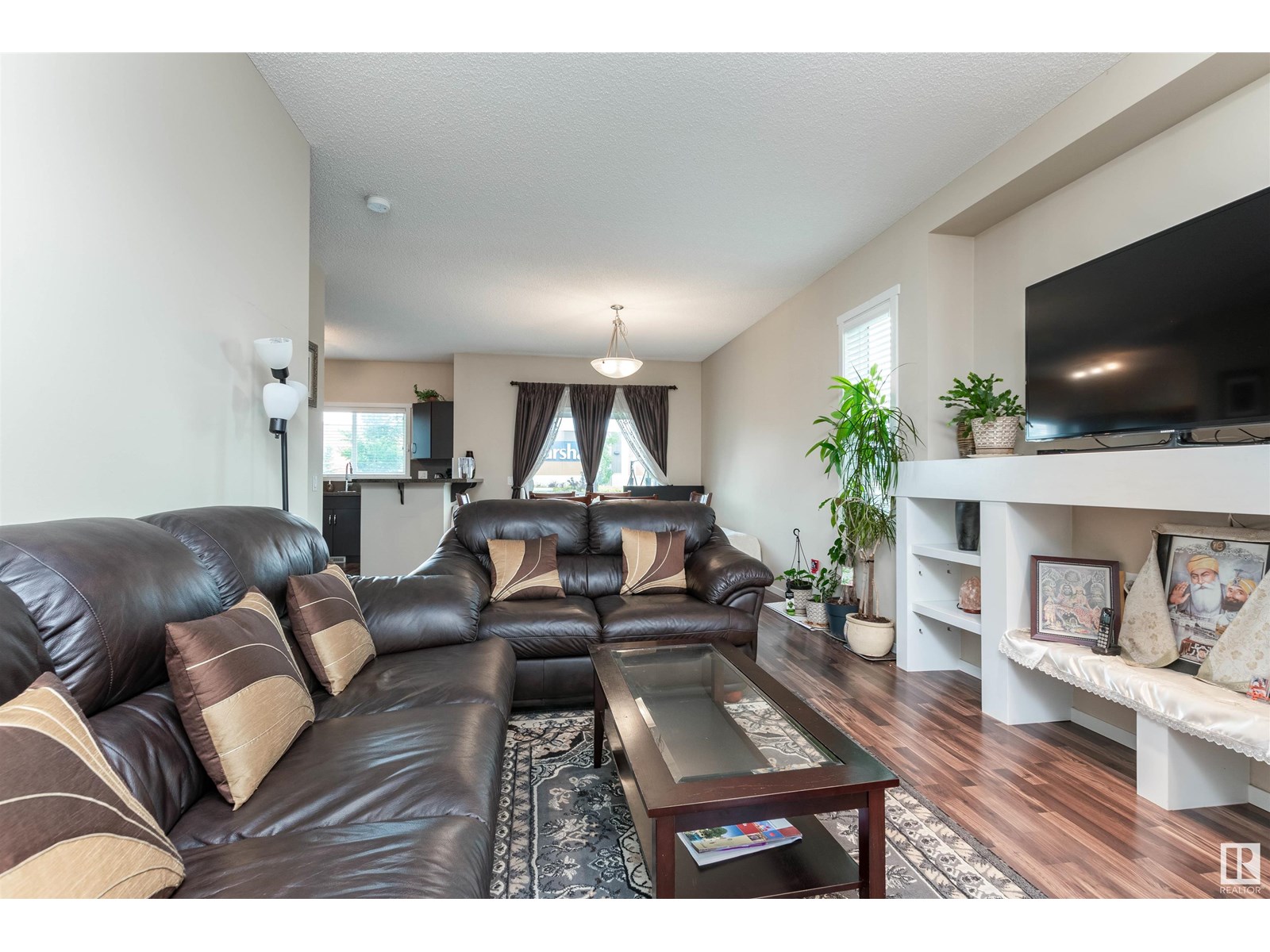 7526 ELLESMERE WY