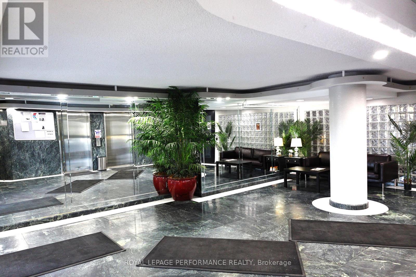 402 - 1440 HERON ROAD