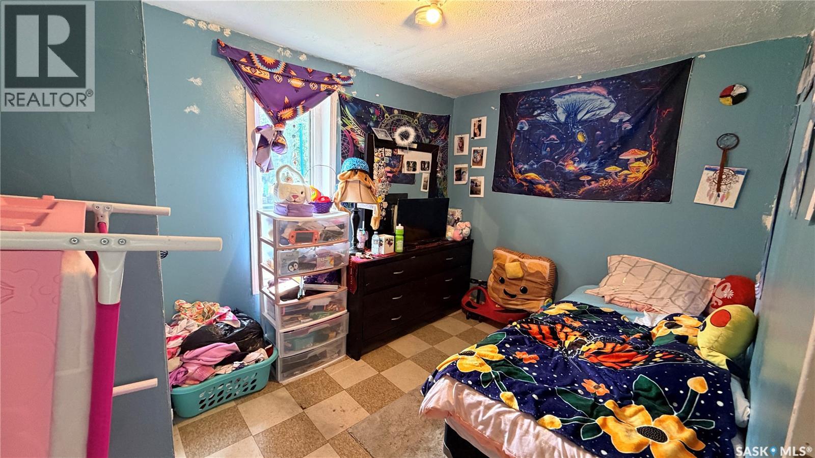 310 6th STREET E