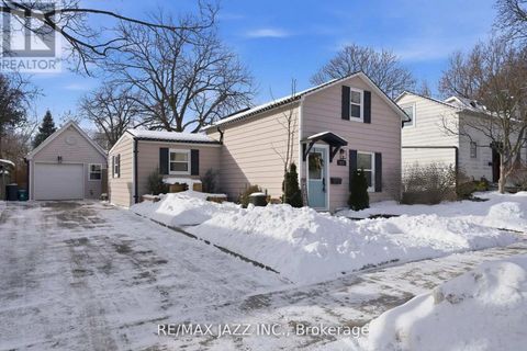 922 BYRON STREET S Whitby (Downtown Whitby) ON L1N4R9