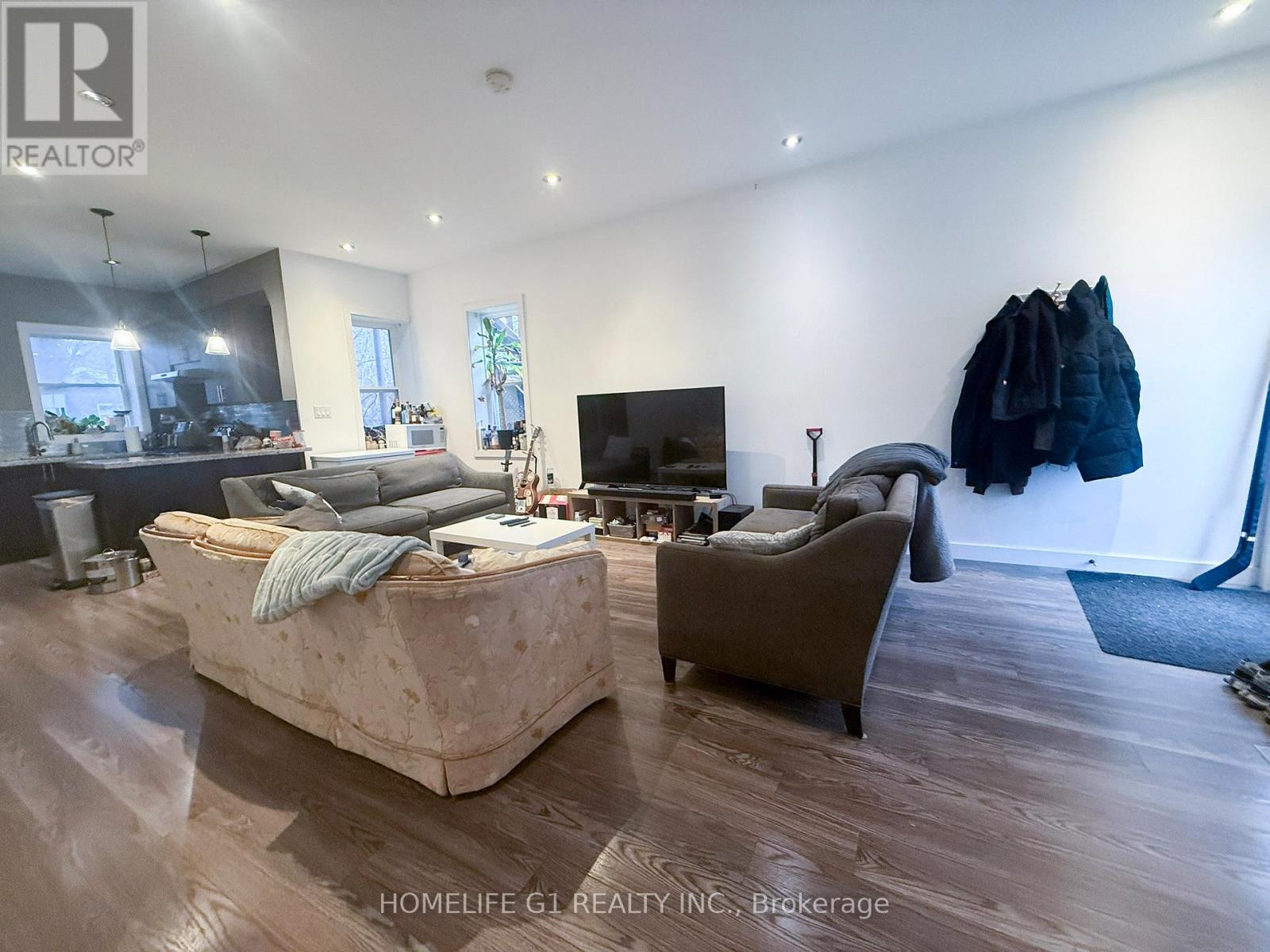 286 HUNTER STREET W