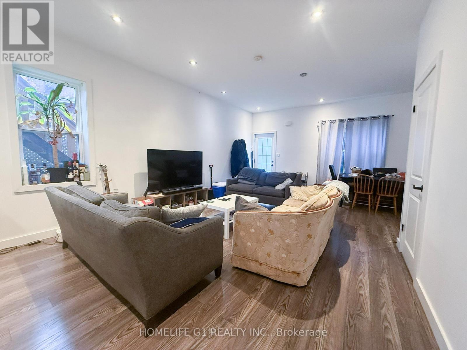 286 HUNTER STREET W