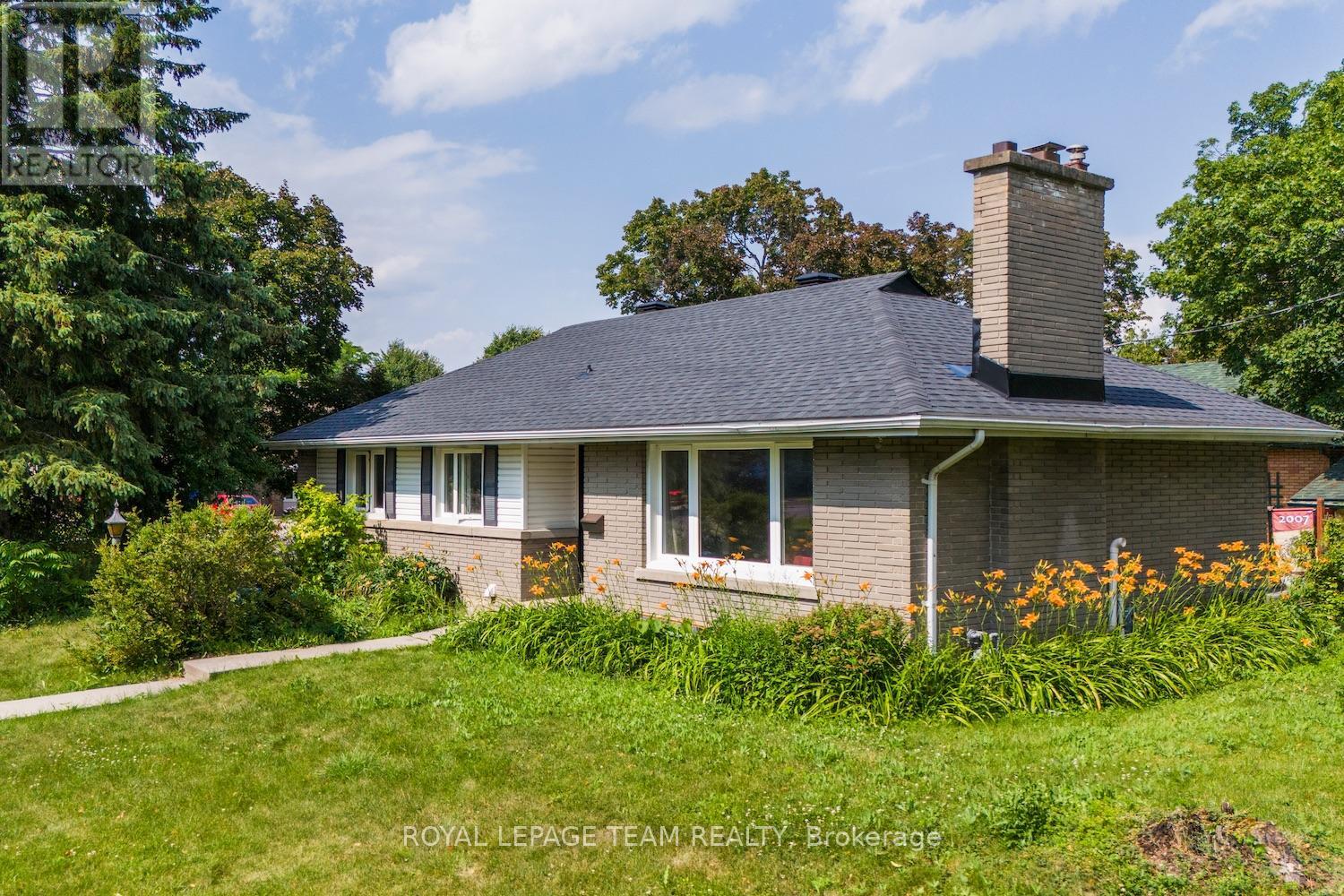 467-469 BRAYDON AVENUE