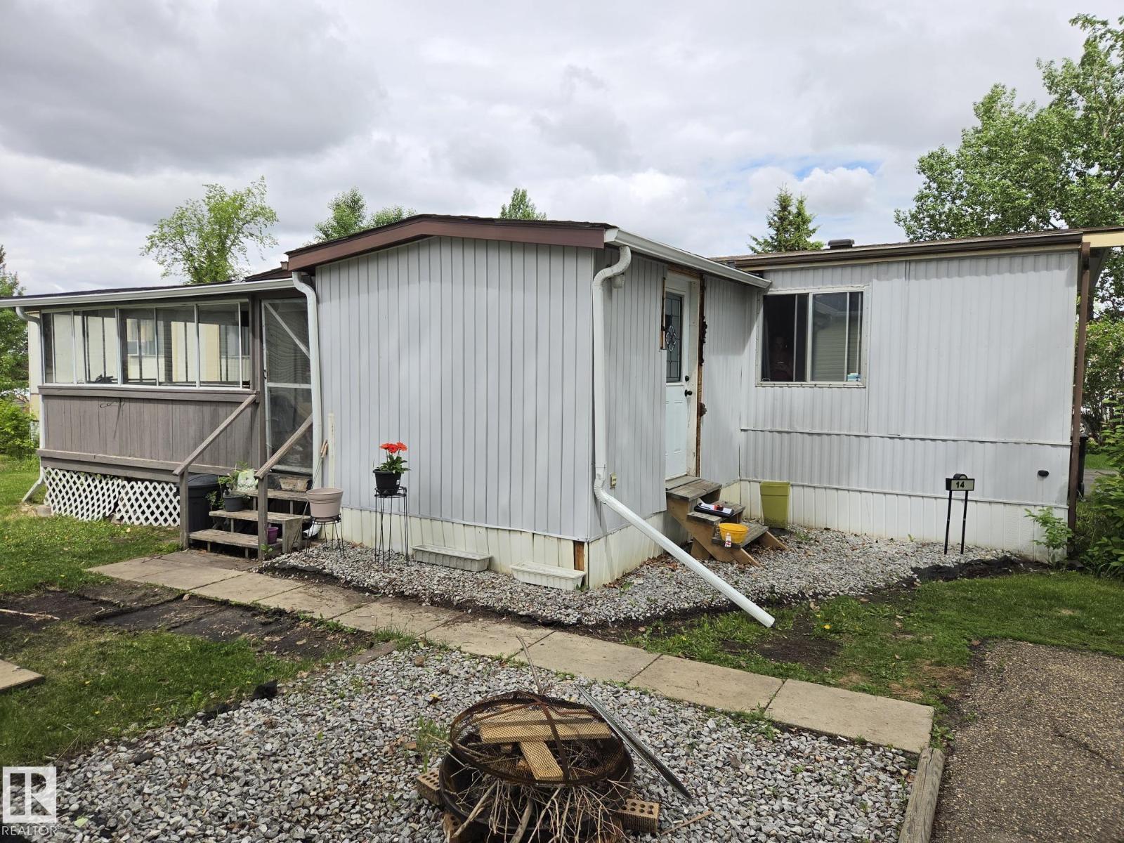14 Willowdale DR NW