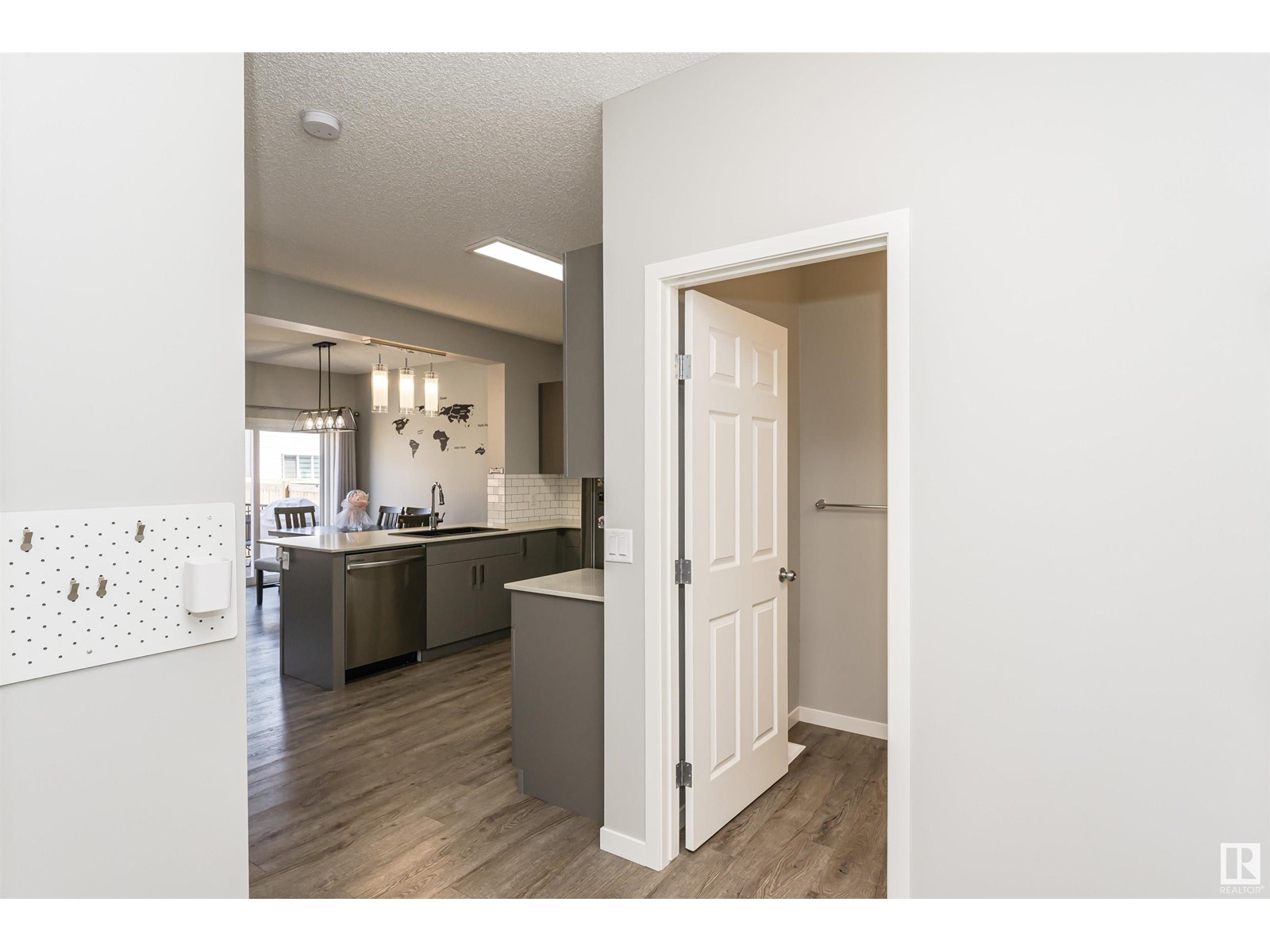 1730 ERKER WY NW