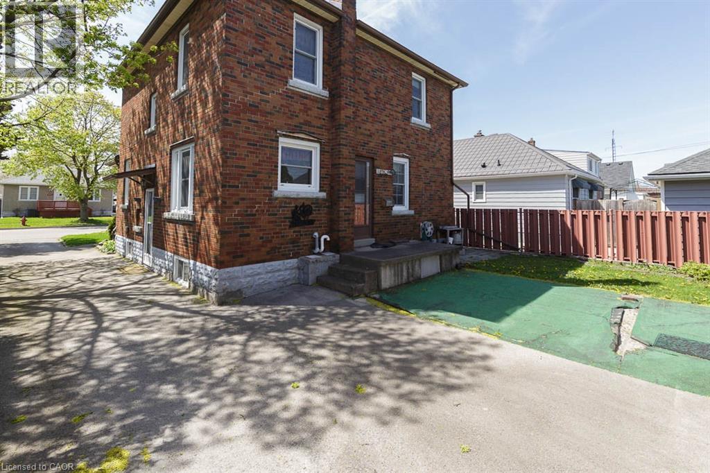 248 WALLACE Avenue S