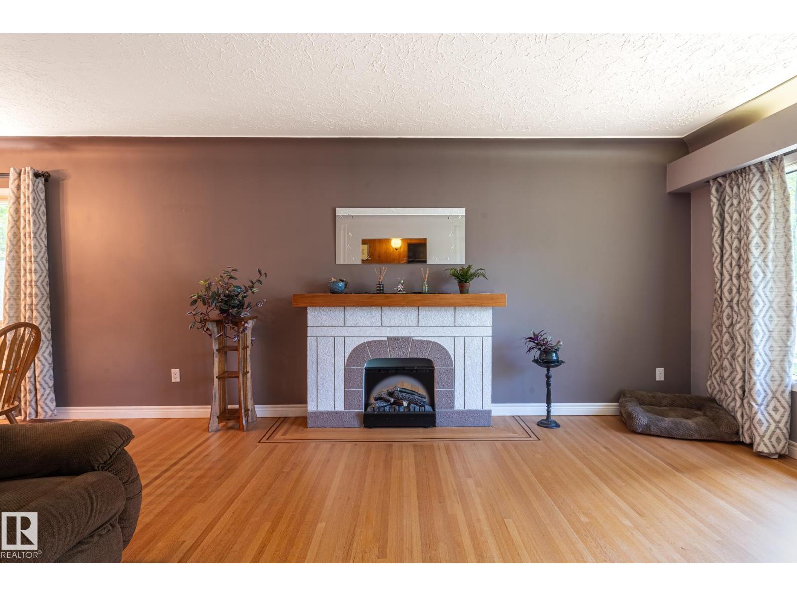 14708 108 AV NW