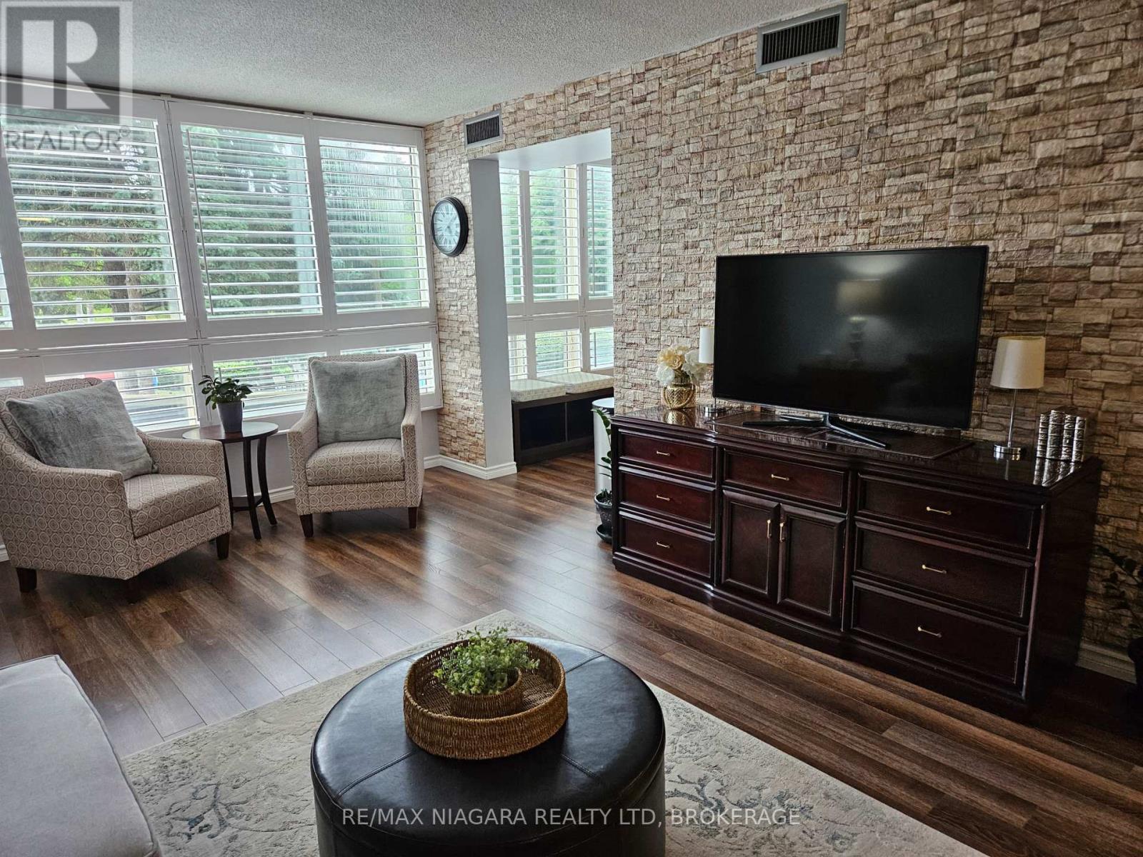 210 - 5100 DORCHESTER ROAD