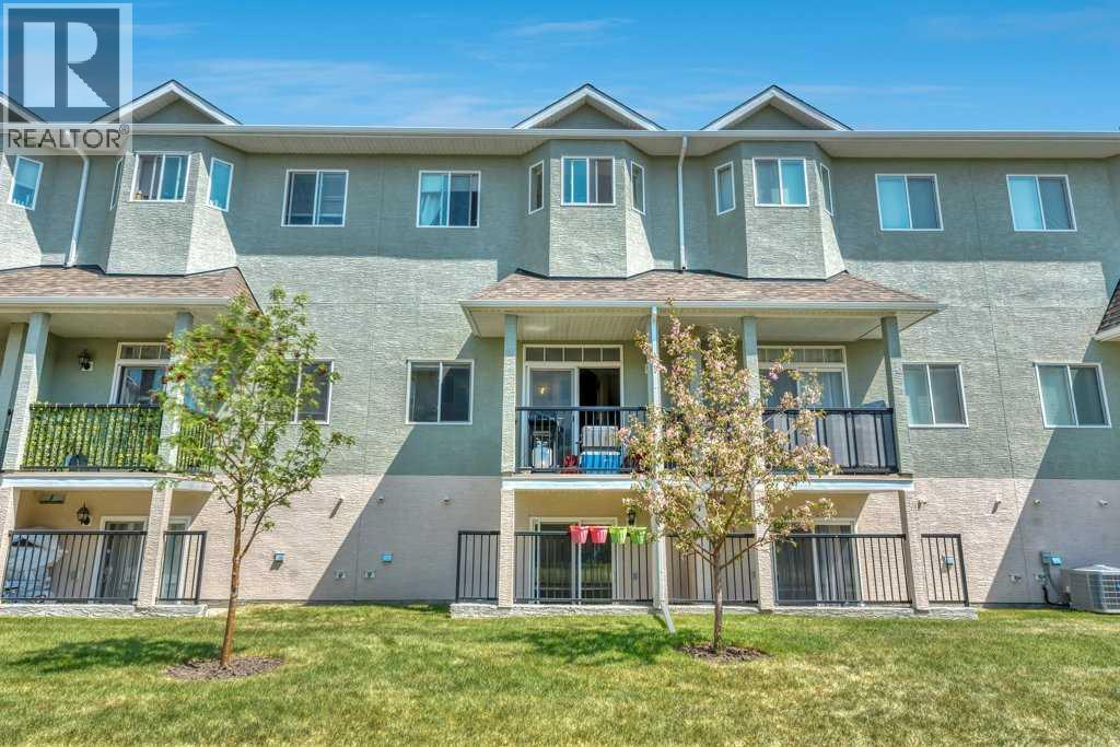 318 Strathcona Circle
