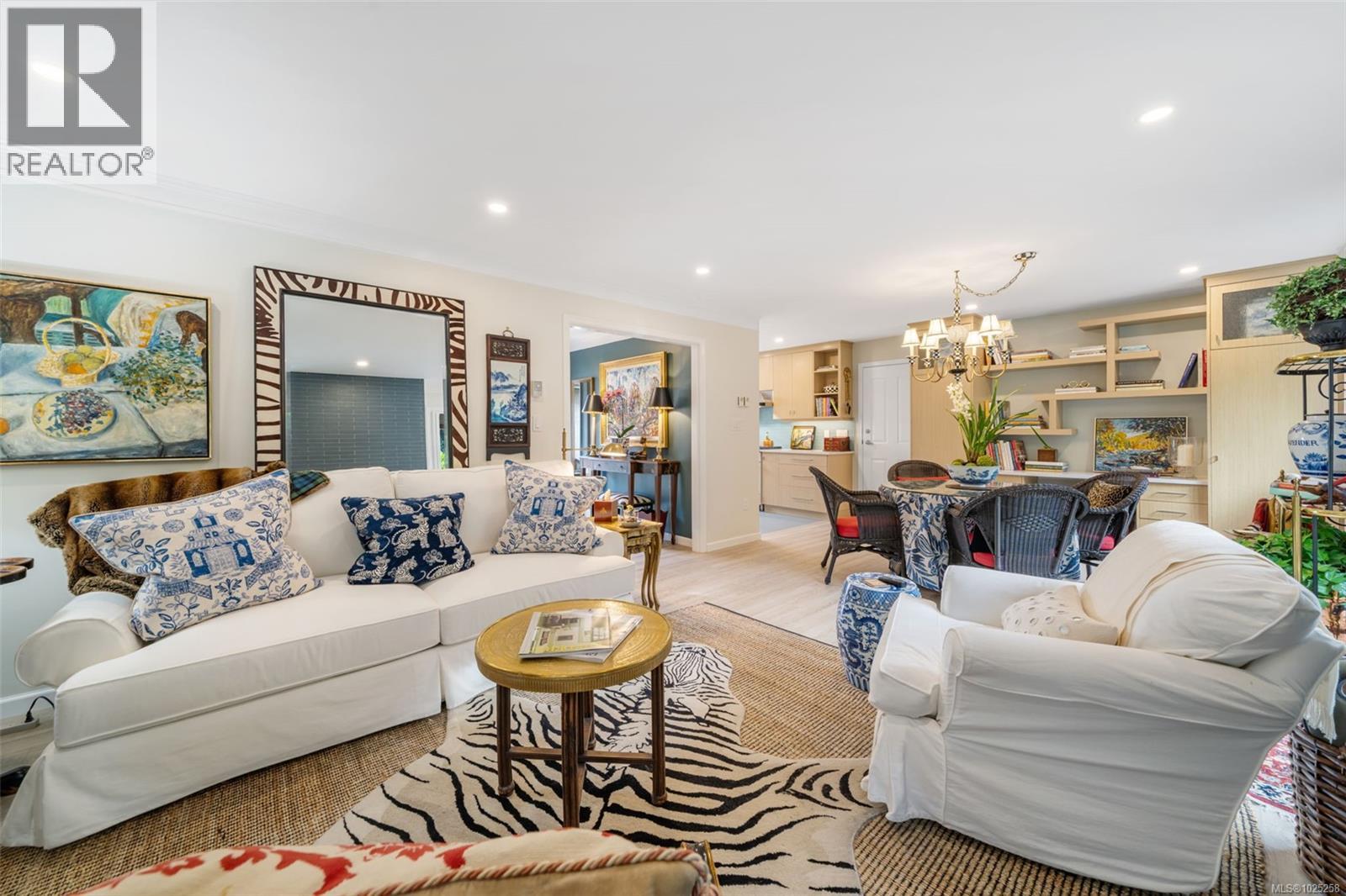 7 2585 Sinclair Rd NE