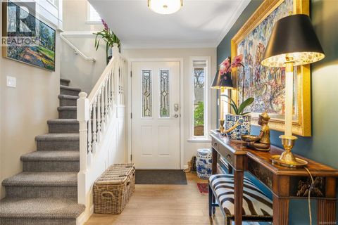 7 2585 Sinclair Rd NE Saanich BC V8N1C1